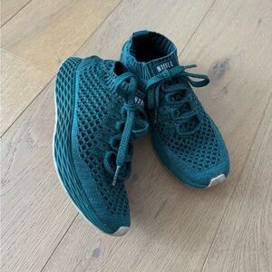 NOBULL Knit Runner shoes in the deep teal color Woman’s 8.5 Men 7